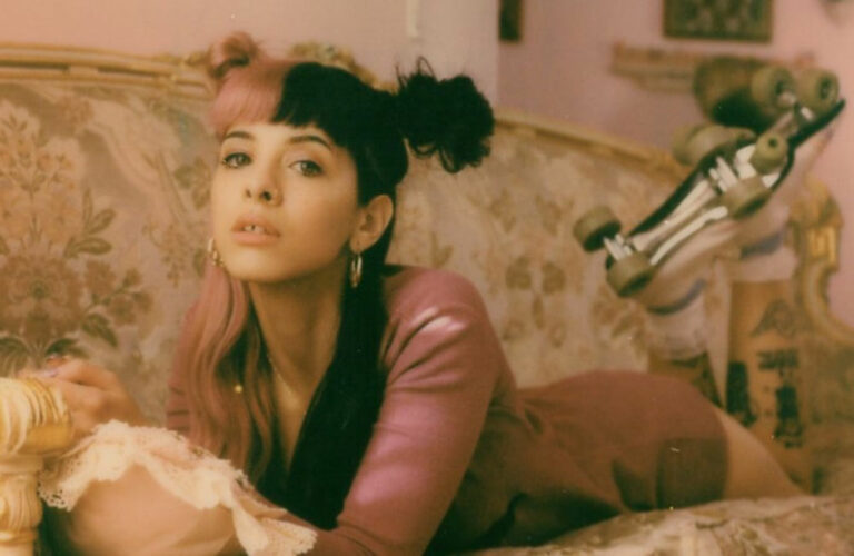 melanie-martinez-high-school-sweethearts-muzoko